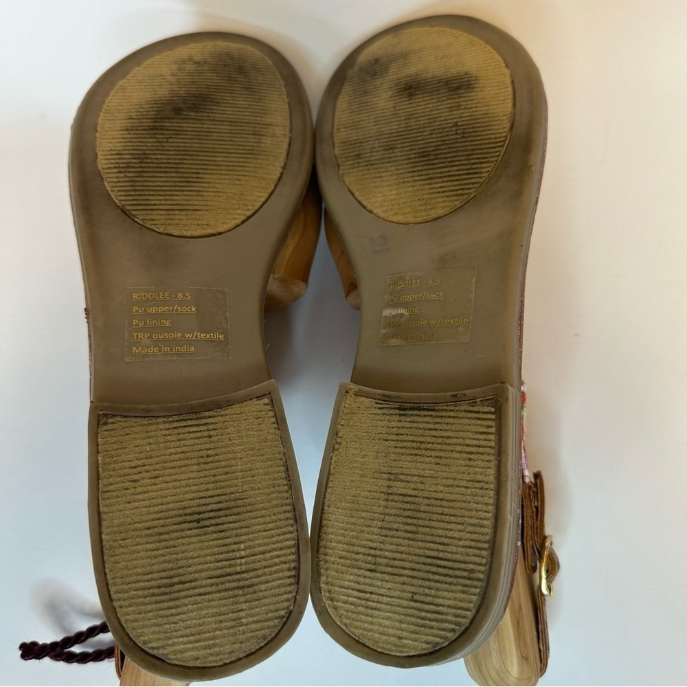 Steve Madden Girl Womens 8.5M Faux Leather Beaded Back strap Thong Sandals Boho - Picture 16 of 16